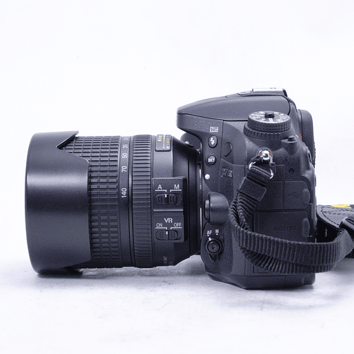 Nikon D7100 con lente de 18-140mm y accesorios - Usado 8