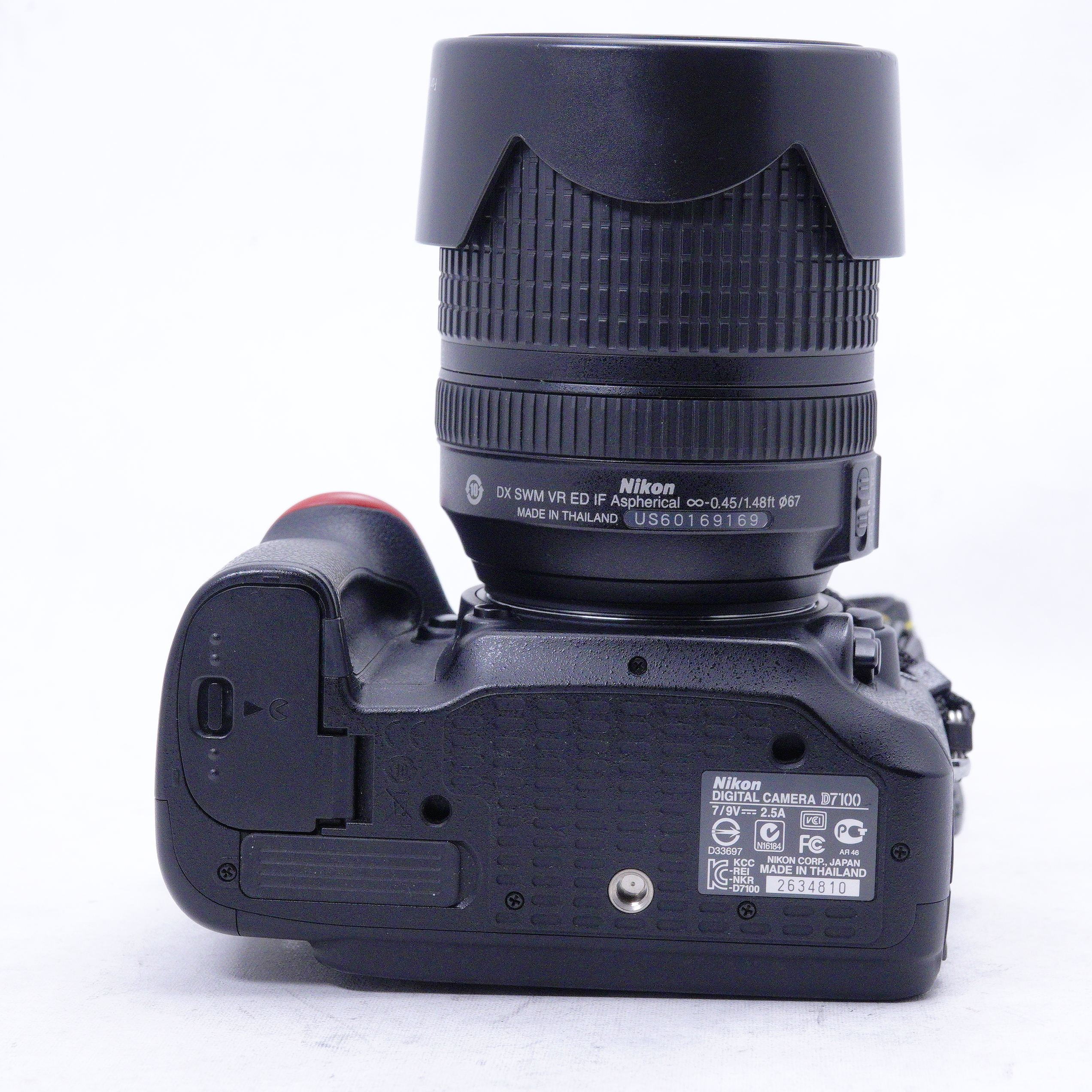 Nikon D7100 con lente de 18-140mm y accesorios - Usado