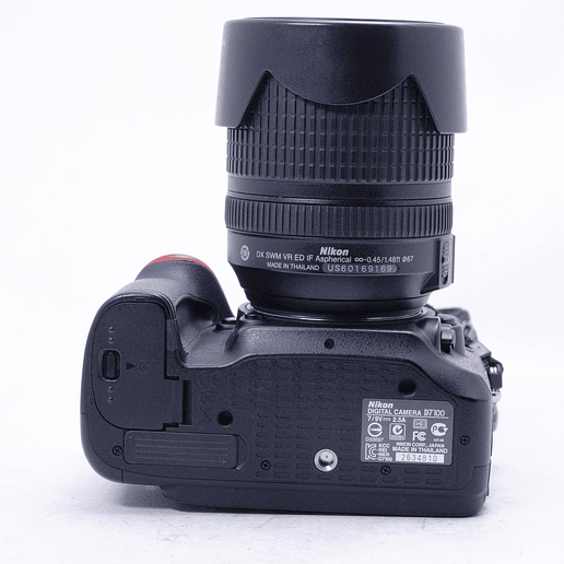 Nikon D7100 con lente de 18-140mm y accesorios - Usado 11