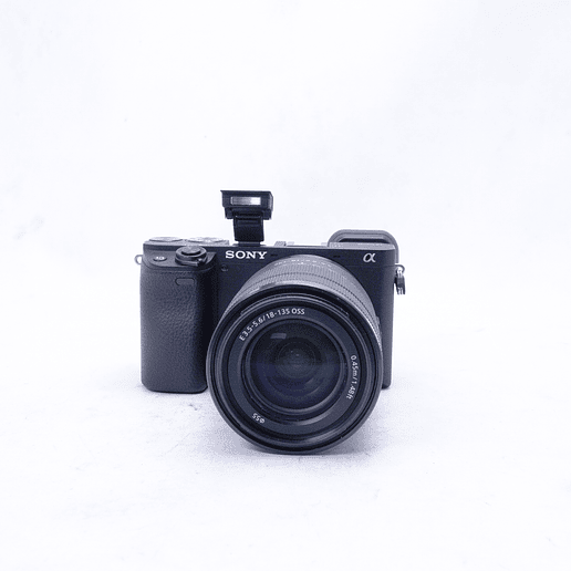 Sony a6400 Mirrorless con lente 18-135mm - Usado 2
