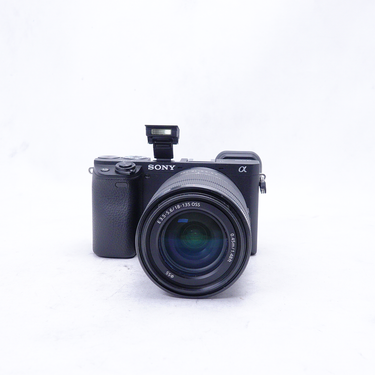 Sony a6400 Mirrorless con lente 18-135mm - Usado 2