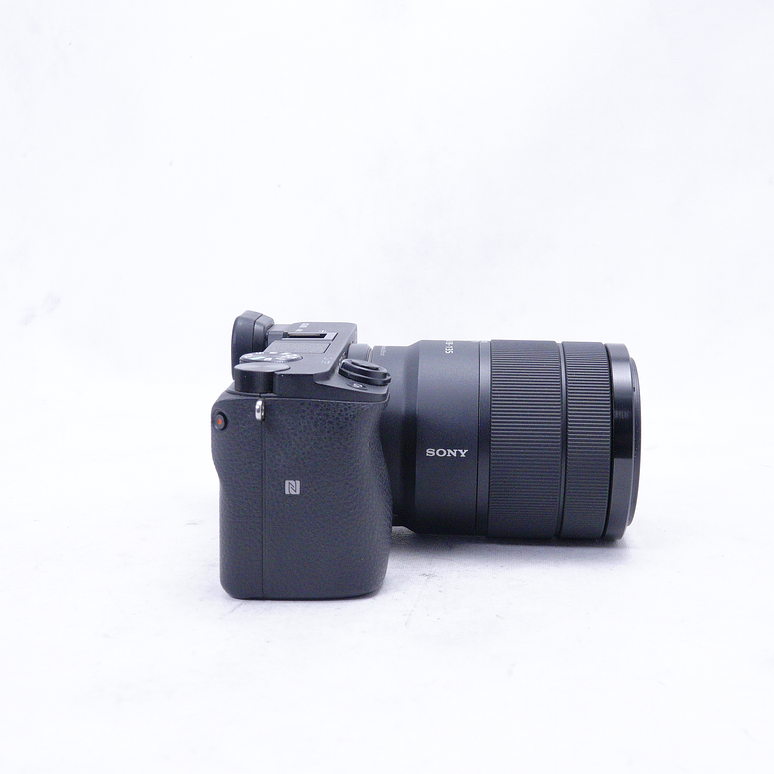 Sony a6400 Mirrorless con lente 18-135mm - Usado 3