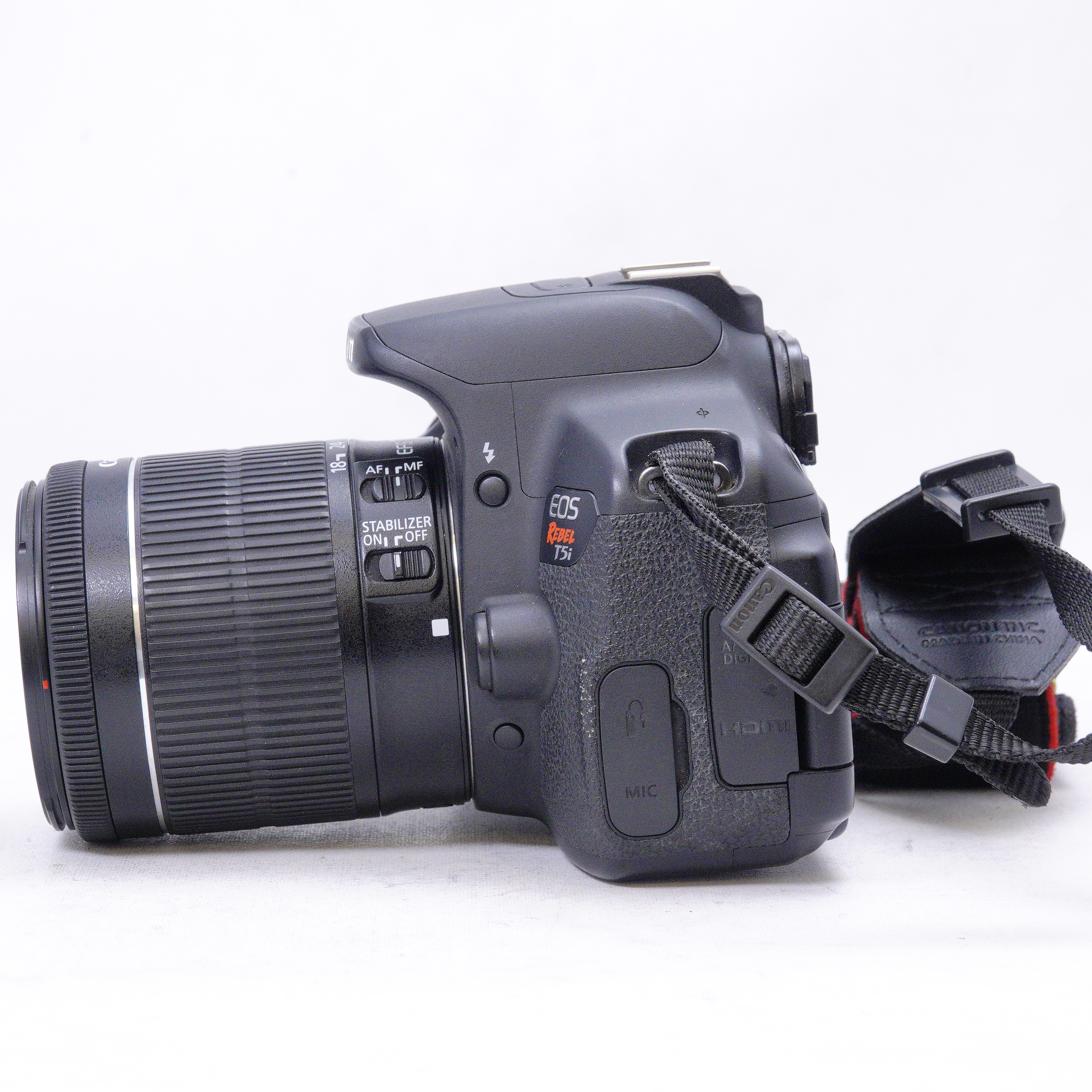 Canon EOS Rebel T5i DSLR con 18-55mm - Usado
