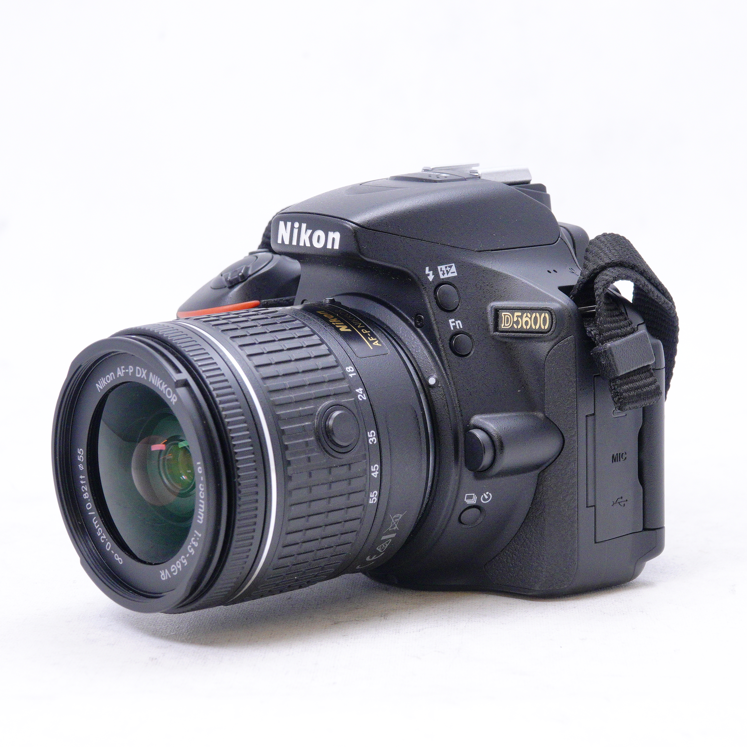 Nikon D5600 - Cámara réflex digital SLR y lente DX AF-P 18-55 mm VR