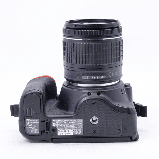Nikon D5600 con lente 18-55mm y Mochila Nikon original - Usado 11