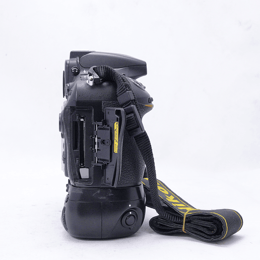 Nikon D810 DSLR (cuerpo) con grip Meike - Usado 5