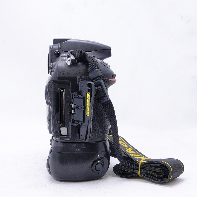 Nikon D810 DSLR (cuerpo) con grip Meike - Usado 5