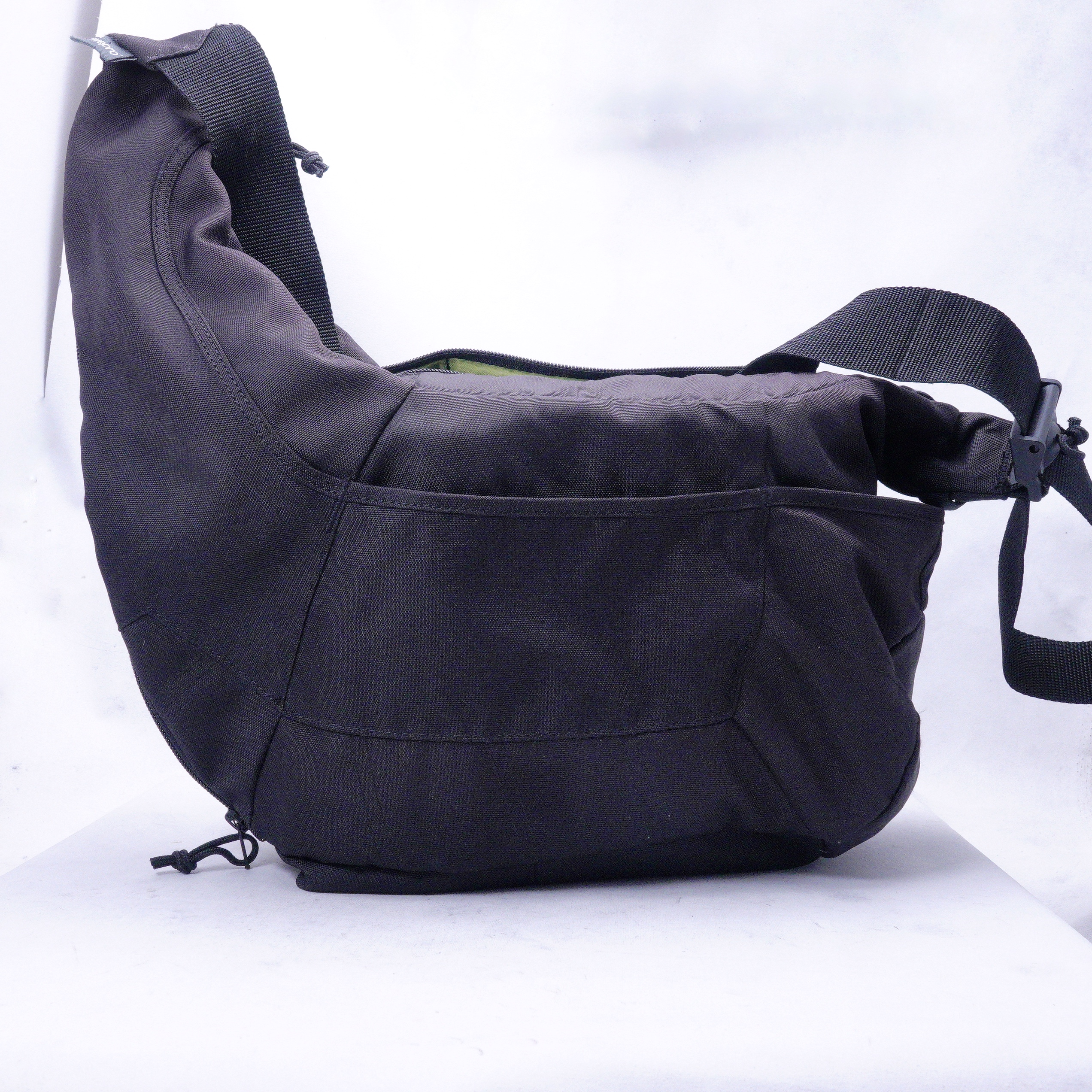 Lowepro Passport Sling Camera Bag (Black) - Usado