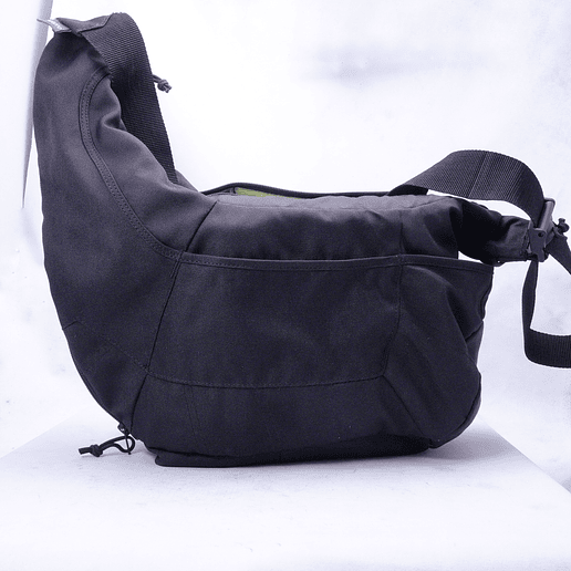 Lowepro Passport Sling Camera Bag (Black) - Usado 2