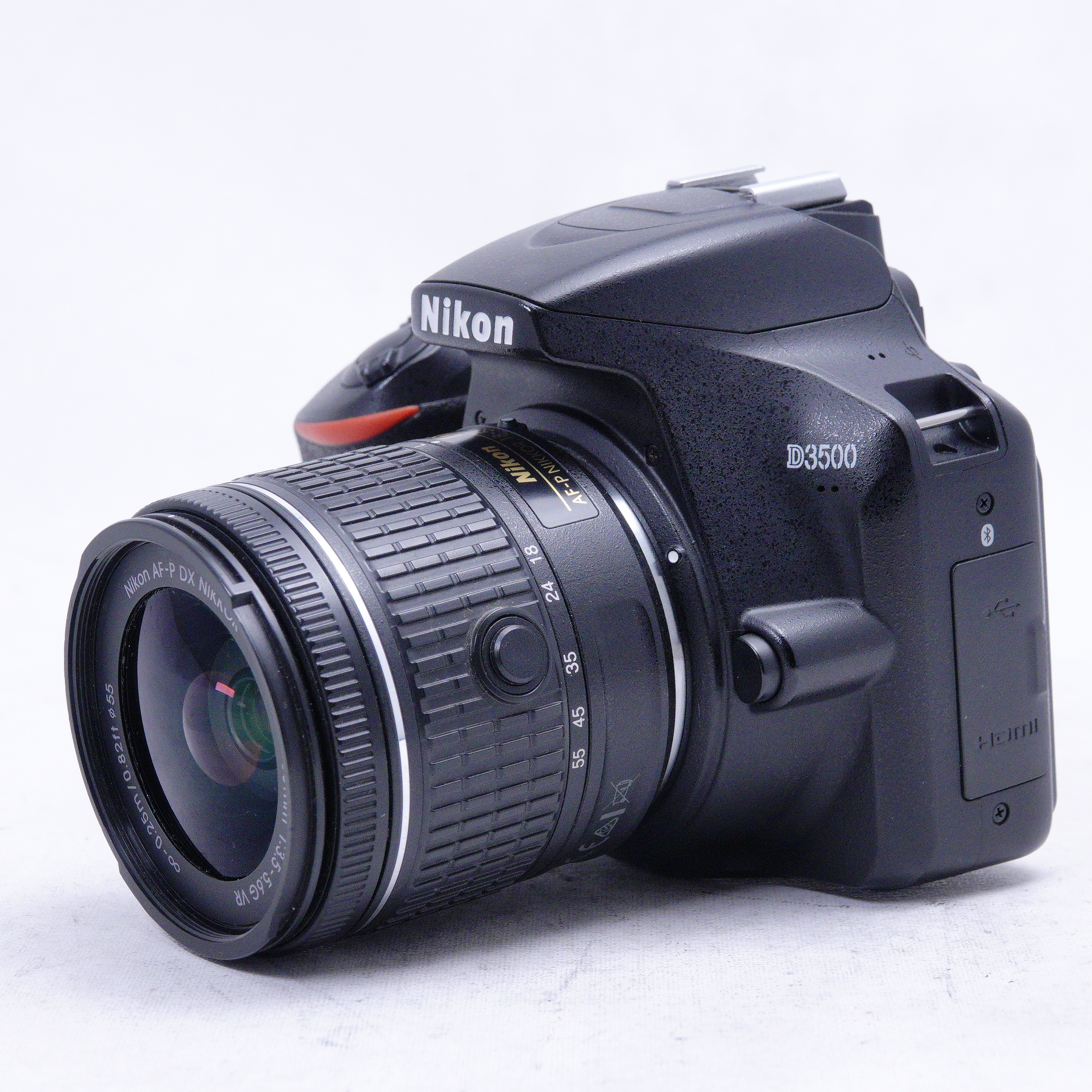 Nikon D3500 DSLR con lente 18-55mm - Usado