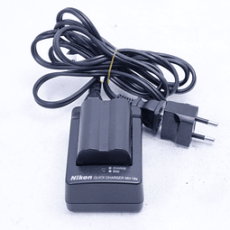 Cargador Nikon Quick Charger MH-18A con batería alternativa EN-EL 3 (D100, D70, D50) - Usado