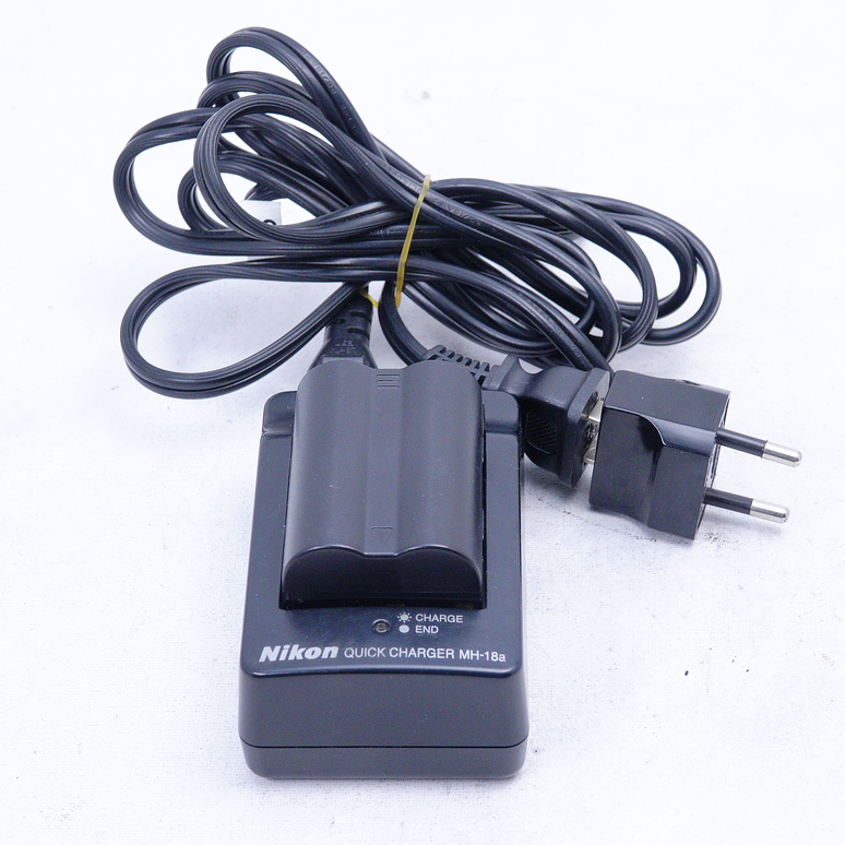 Cargador Nikon Quick Charger MH-18A con batería alternativa EN-EL 3 (D100, D70, D50) - Usado 1