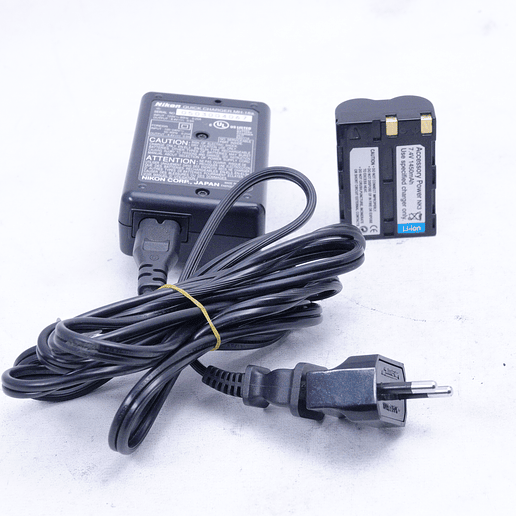 Cargador Nikon Quick Charger MH-18A con batería alternativa EN-EL 3 (D100, D70, D50) - Usado 2