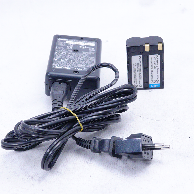 Cargador Nikon Quick Charger MH-18A con batería alternativa EN-EL 3 (D100, D70, D50) - Usado 2