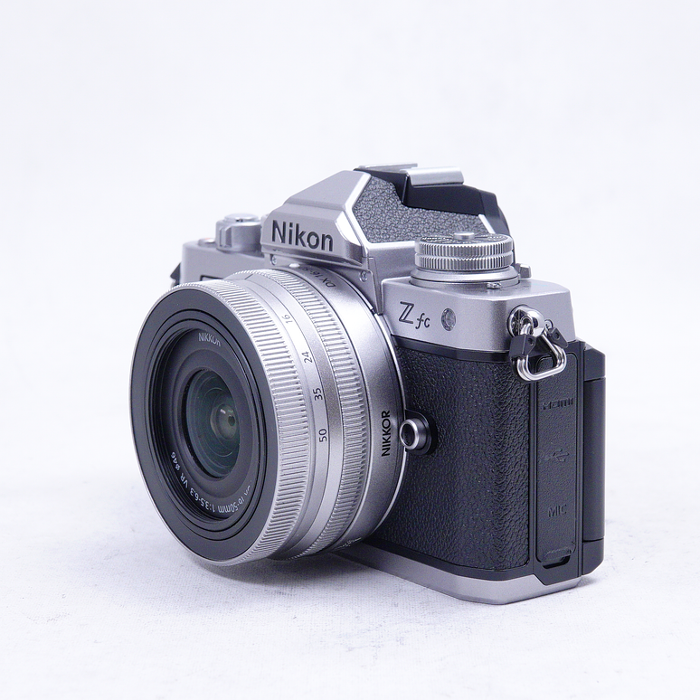 Kit Nikon Zfc Mirrorless con lente 16-50mm más TTArtisan 50mm F1.2 y extras - Usado 9