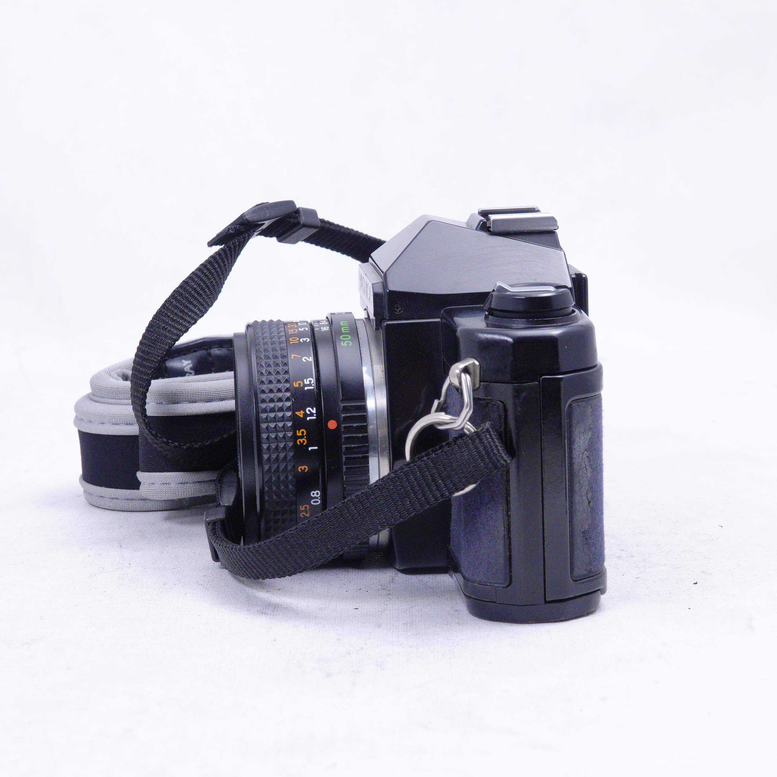 Yashica FX-3 con lente Yashica 50mm F2 - Usado
