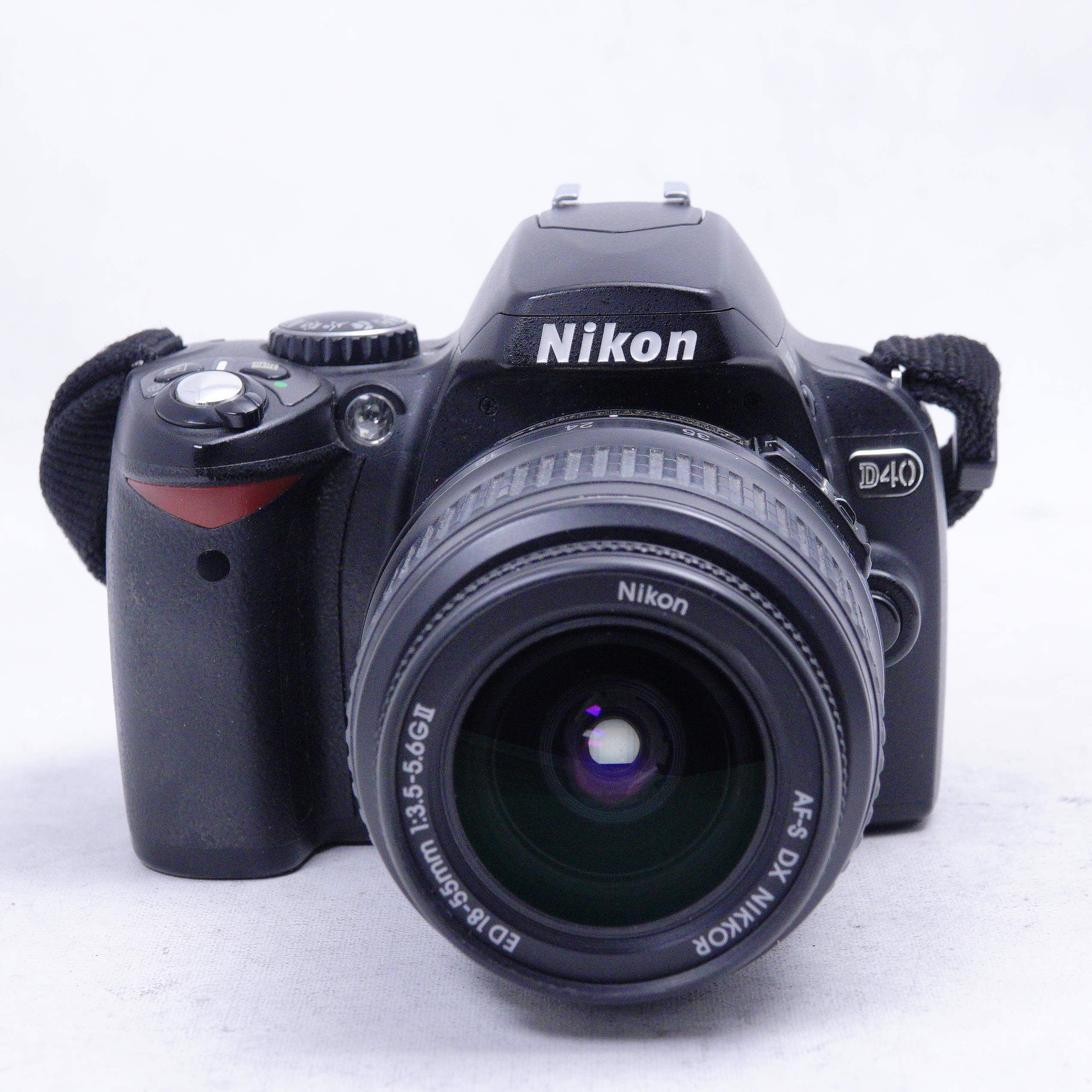 Nikon D40 con Lente AF-S DX 18-55 mm - Usado