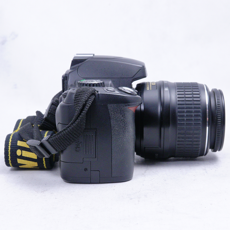 Nikon D40 con Lente AF-S DX 18-55 mm - Usado 4