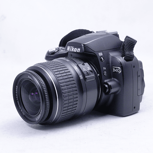 Nikon D40 con Lente AF-S DX 18-55 mm - Usado 9