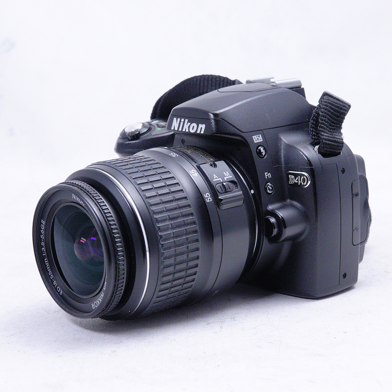 Nikon D40 con Lente AF-S DX 18-55 mm - Usado 9