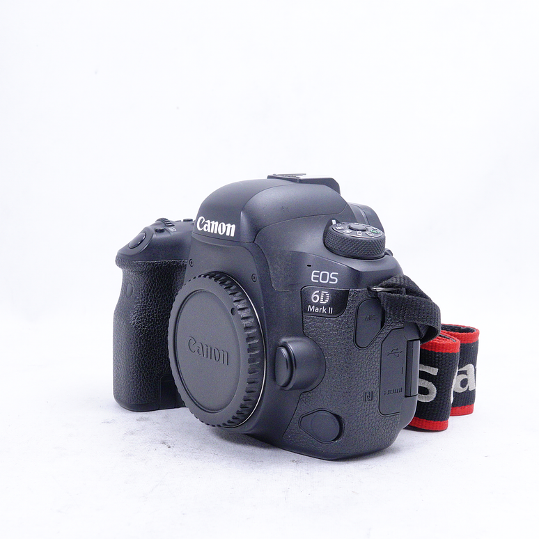 Canon EOS 6D Mark II DSLR Camera with 24-105mm f/4L II - Usado 7