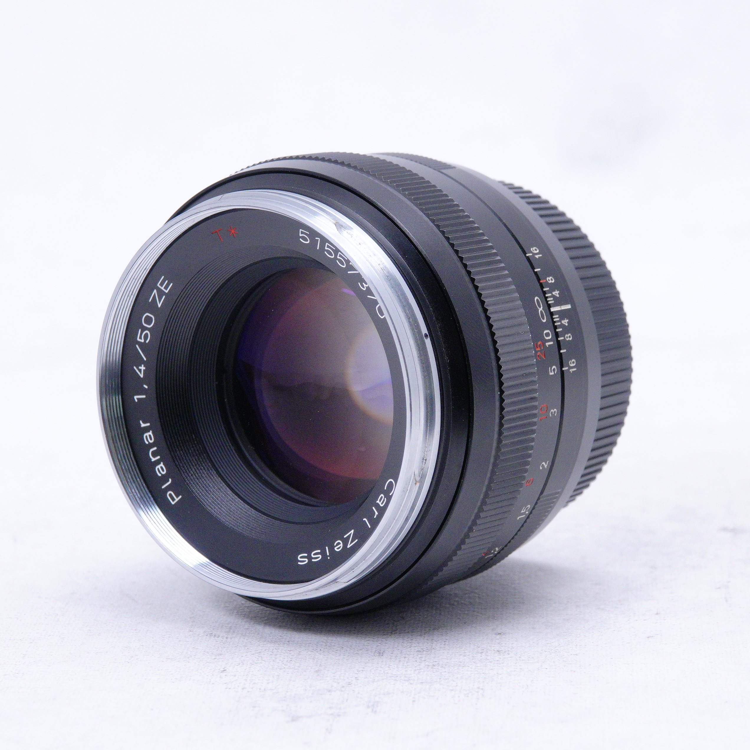 Lente ZEISS Planar T* 50mm f/1.4 ZE para Canon EF - Usado