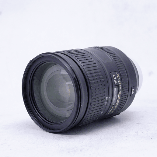 Nikon AF-S NIKKOR 28-300mm f/3.5-5.6G ED VR - Usado 3