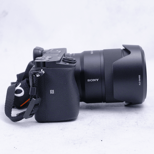 Sony a6400 Mirrorless con lente kit 18-135mm - Usado 4
