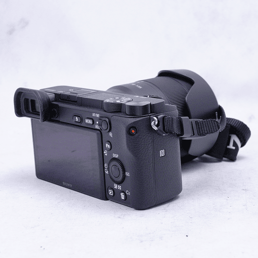 Sony a6400 Mirrorless con lente kit 18-135mm - Usado 5