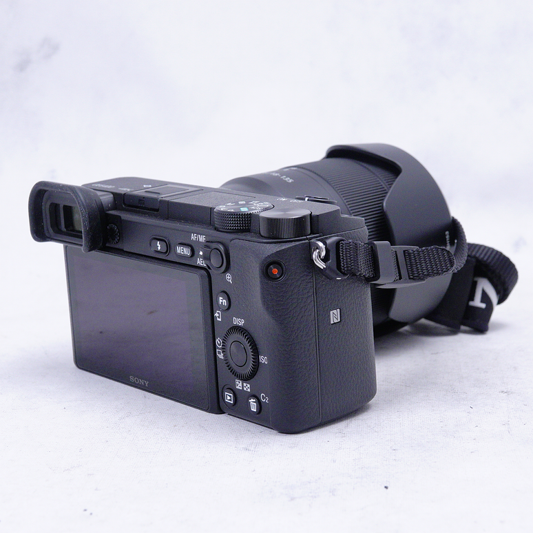 Sony a6400 Mirrorless con lente kit 18-135mm - Usado 5