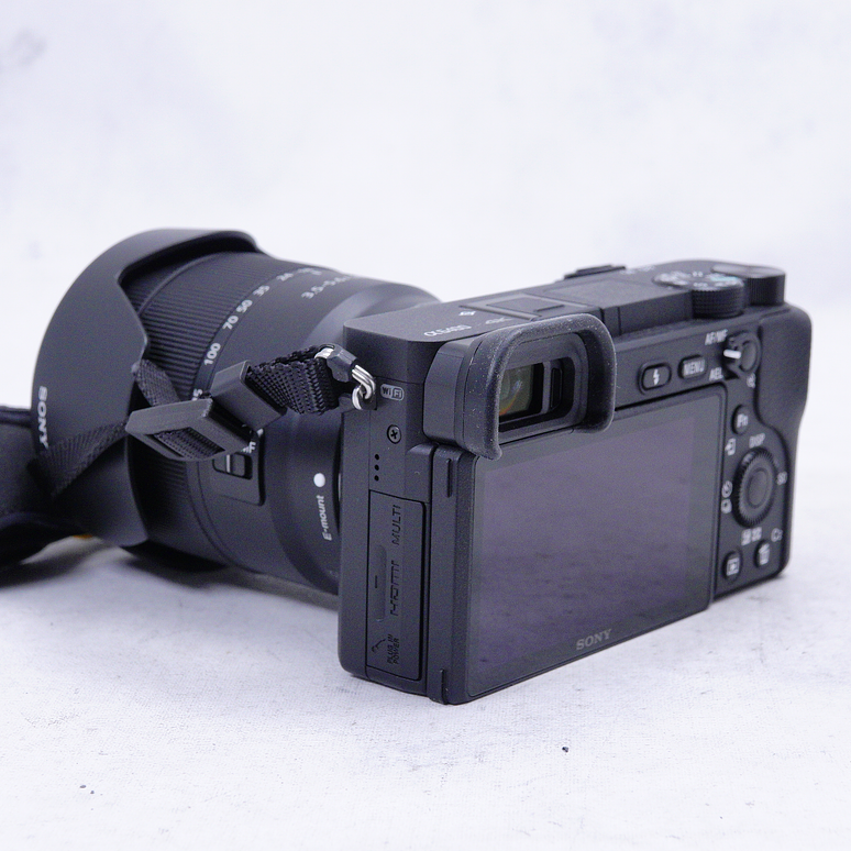 Sony a6400 Mirrorless con lente kit 18-135mm - Usado 7