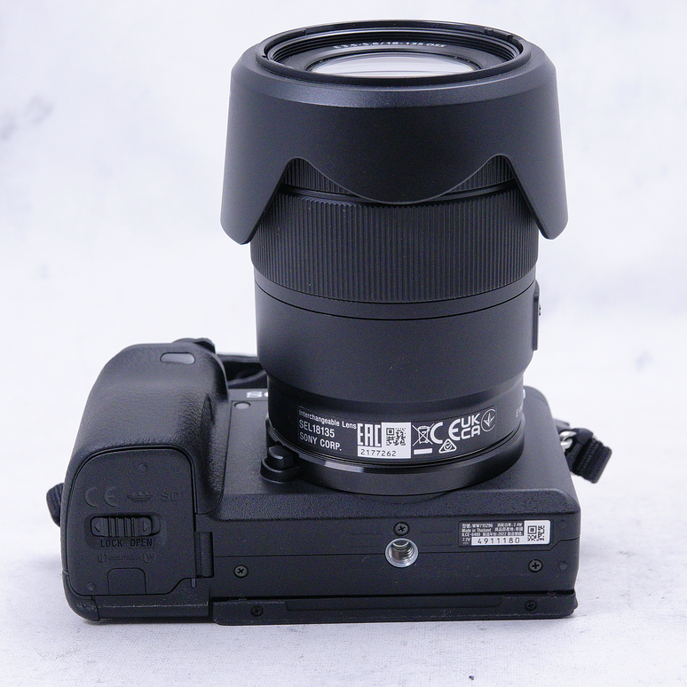 Sony a6400 Mirrorless con lente kit 18-135mm - Usado 11