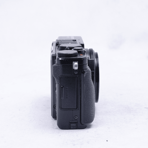 FUJIFILM X70 Digital Camera (Black) - Usado 4