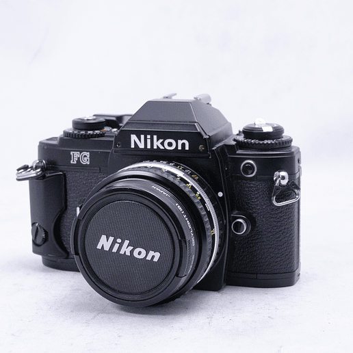 Nikon FG con Nikon series E 50mm f1.8 y Nikkor 200mm F4 - Usado 2