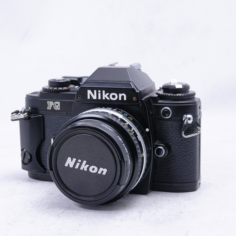 Nikon FG con Nikon series E 50mm f1.8 y Nikkor 200mm F4 - Usado 2
