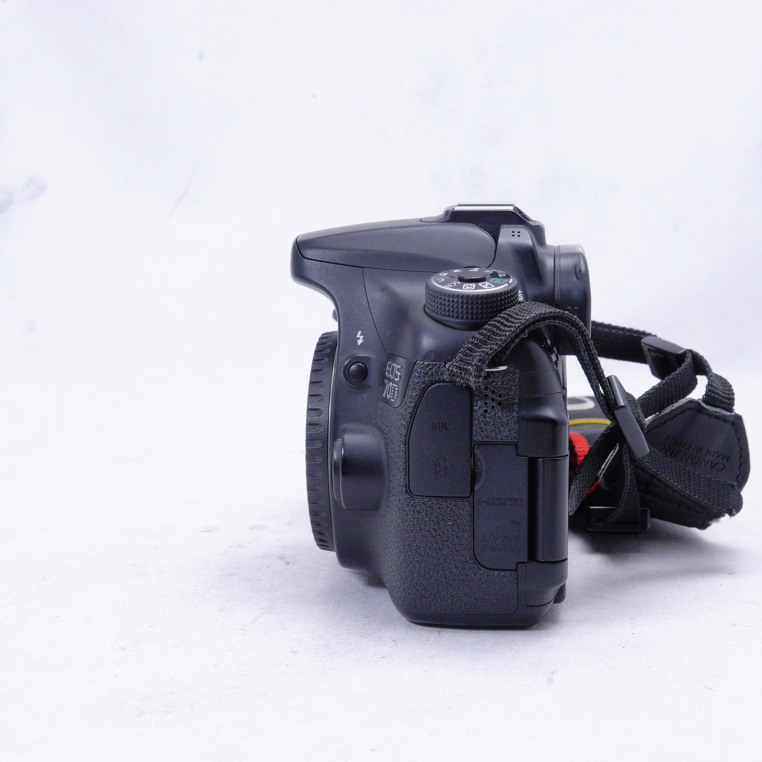Canon EOS 70D DSLR (Body) - Usado