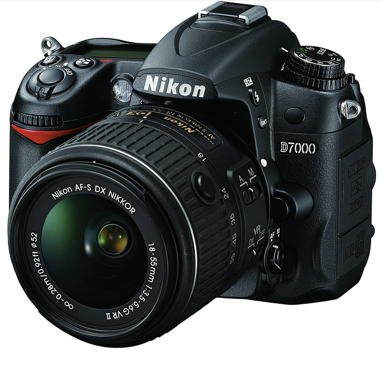 Nikon D7000 con lentes 18-55mm 50mm f1.8 55-200mm y accesorios - Usado 1