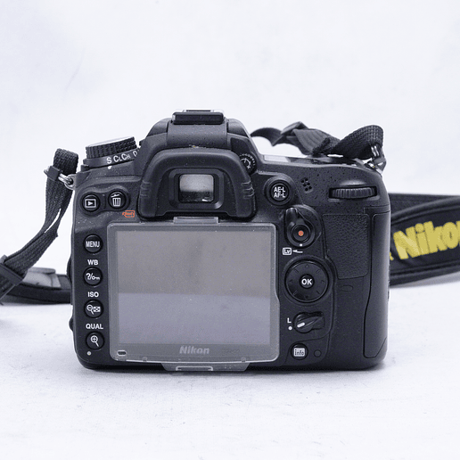Nikon D7000 con lentes 18-55mm 50mm f1.8 55-200mm y accesorios - Usado 6