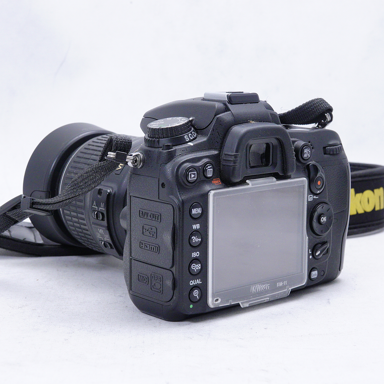 Nikon D7000 con lentes 18-55mm 50mm f1.8 55-200mm y accesorios - Usado 7