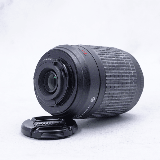 Nikon D7000 con lentes 18-55mm 50mm f1.8 55-200mm y accesorios - Usado 15