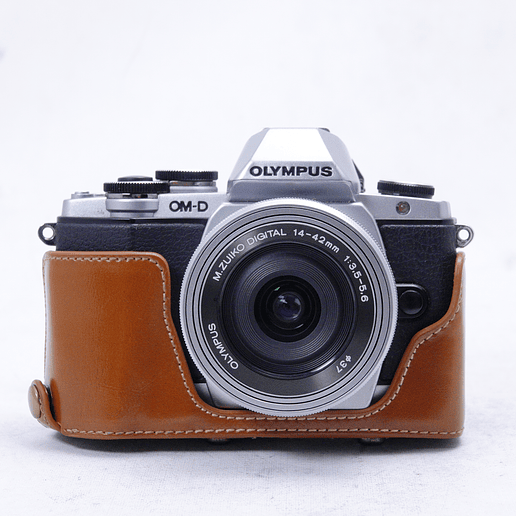 Olympus OM-D E-M10 con lente M.Zuiko 14-42mm EZ - Usado 1