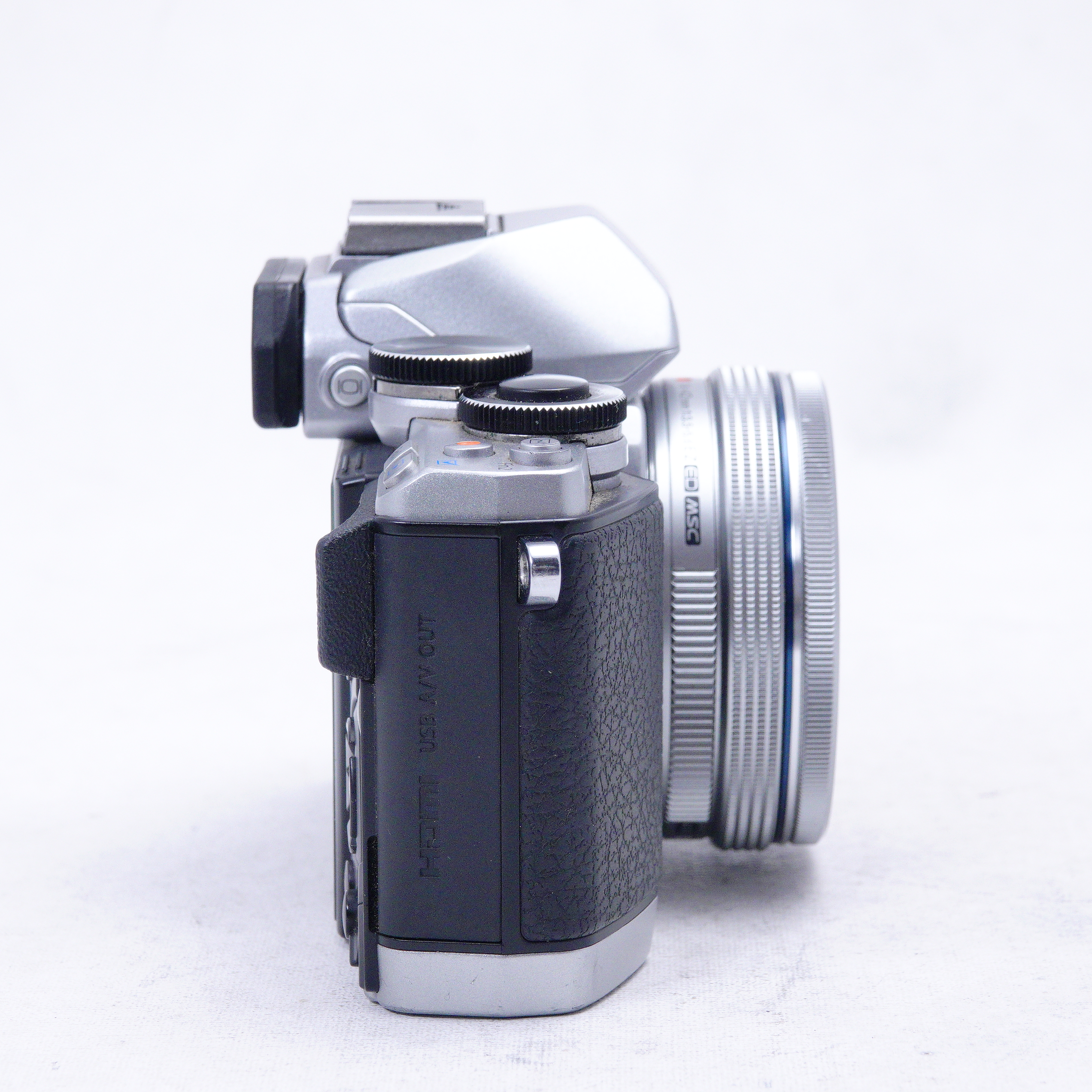Olympus OM-D E-M10 con lente M.Zuiko 14-42mm EZ - Usado