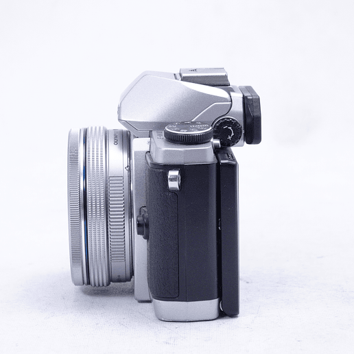 Olympus OM-D E-M10 con lente M.Zuiko 14-42mm EZ - Usado 7