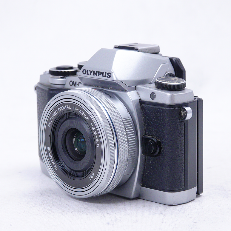 Olympus OM-D E-M10 con lente M.Zuiko 14-42mm EZ - Usado 8