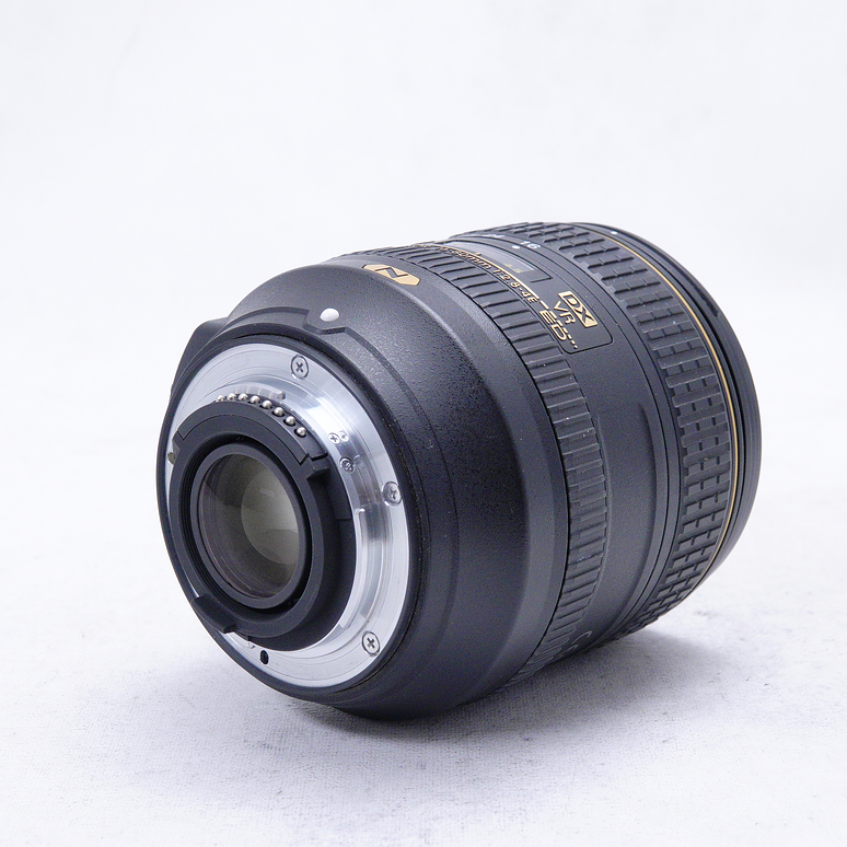 Nikon AF-S DX NIKKOR 16-80mm f/2.8-4E ED VR - Usado 4