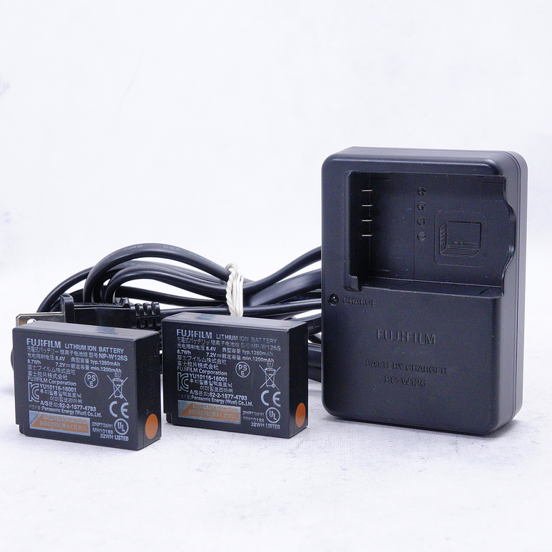 Cargador Fujifilm BC-W126 con 2 baterías NP-W126S - Usado 1