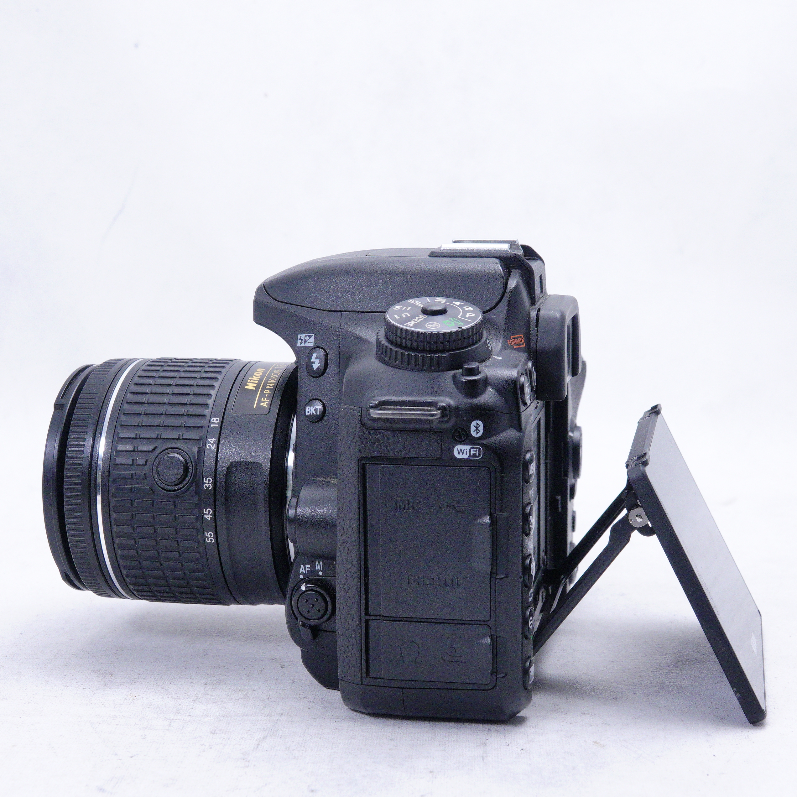 Nikon D7500 DSLR con lente 18-55mm - Usado