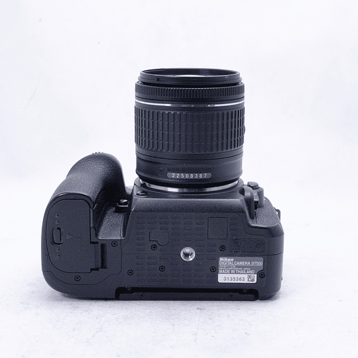 Nikon D7500 DSLR con lente 18-55mm - Usado 8