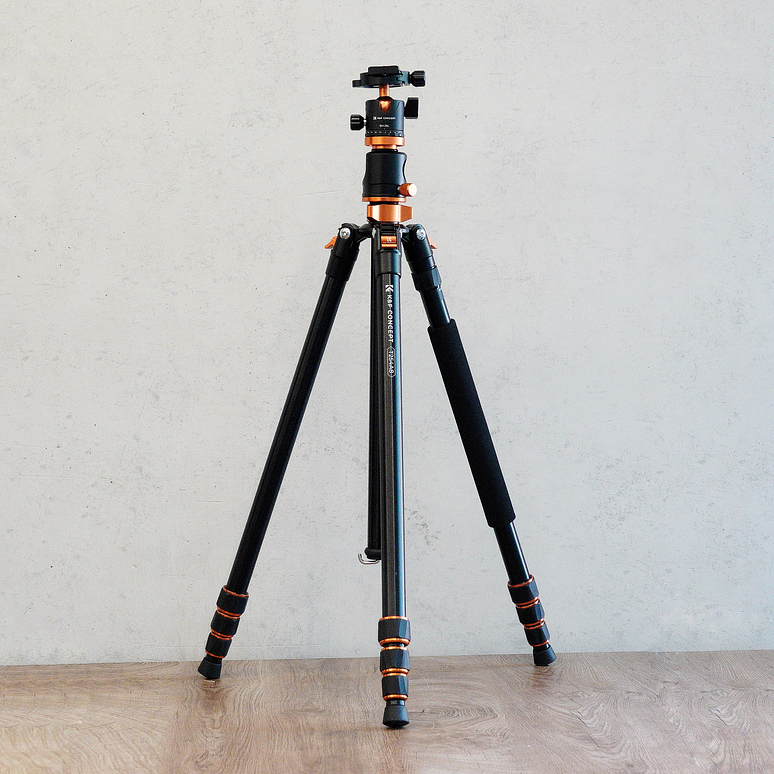 Trípode de Aluminio K&F Concept con Columna Central Transversal y Rótula de Bola (SA254T1) - Usado 2