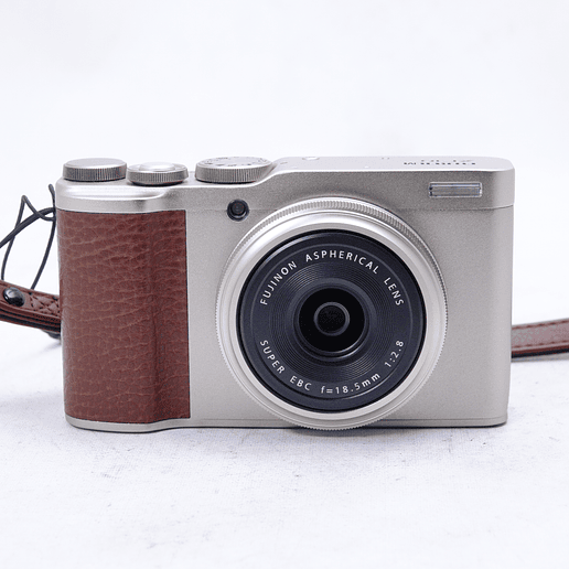 FUJIFILM XF 10 Digital Camera (Gold) - Usado 2